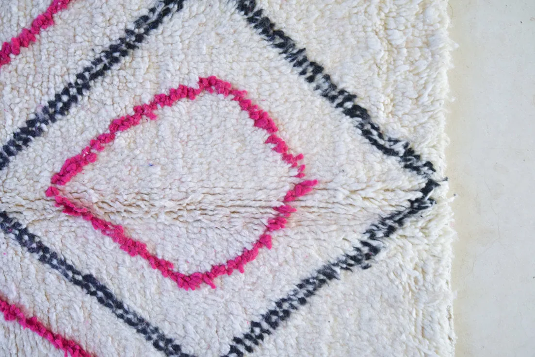 AZILAL. 7'7"x5'Vintage Moroccan Rug. Wool Beni Ourain Carpet. Modern Design.