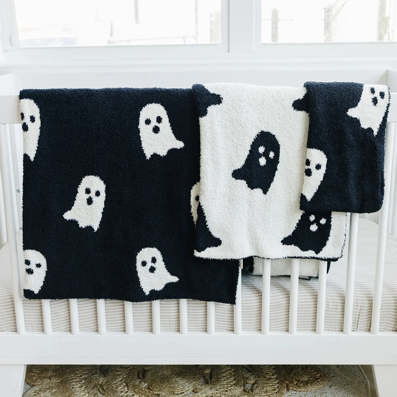 Mebie Baby - Plush Baby Blanket in Ghosts 30"x40"