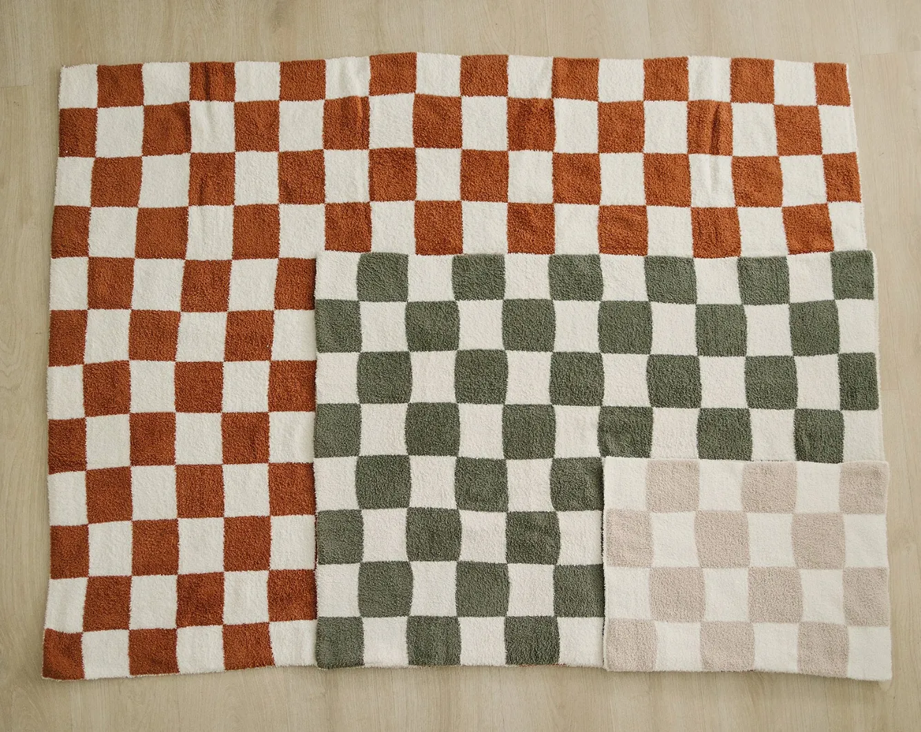 Mebie Baby - Plush Baby Blanket in Green Checkers 30"x40"
